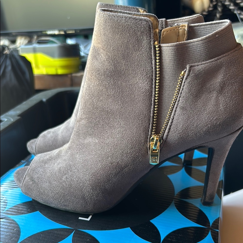Elegant Gray Suede Ankle Boots